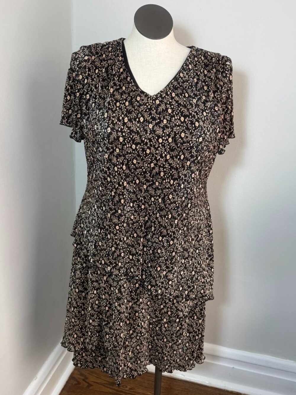 EUC 2X Dress Barn Layered Floral Knee-Length Dress